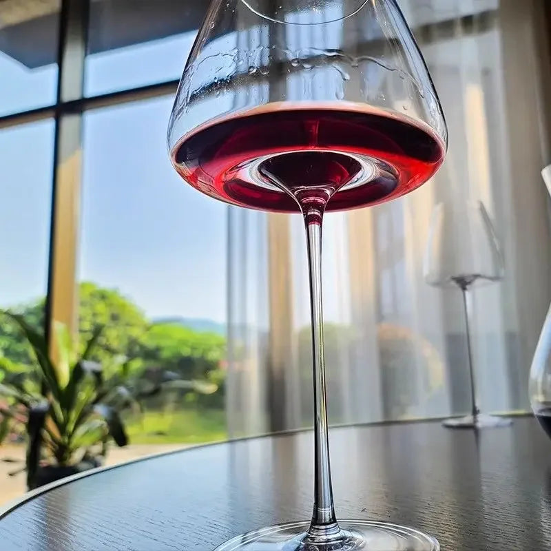 720ml Crystal Burgundy Wine Glass Stemware, Luxury Modern Fluted Design, Dishwasher Safe Elegant Home Use Gift for Wine Tasting